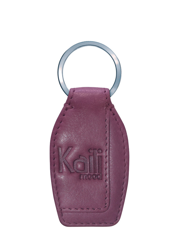 K10753NB | Portachiavi in Vera Pelle pieno fiore, con leggera grana. Colore Malva. Anello Nickel Lucido. Dimensioni totali: cm 3,5 x 9 x 0,5. Confezione: Gift Box rigido fondo/coperchio-0